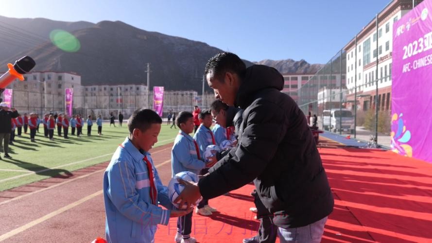 “梦想中国”中国足协社会责任活动走进玉树
